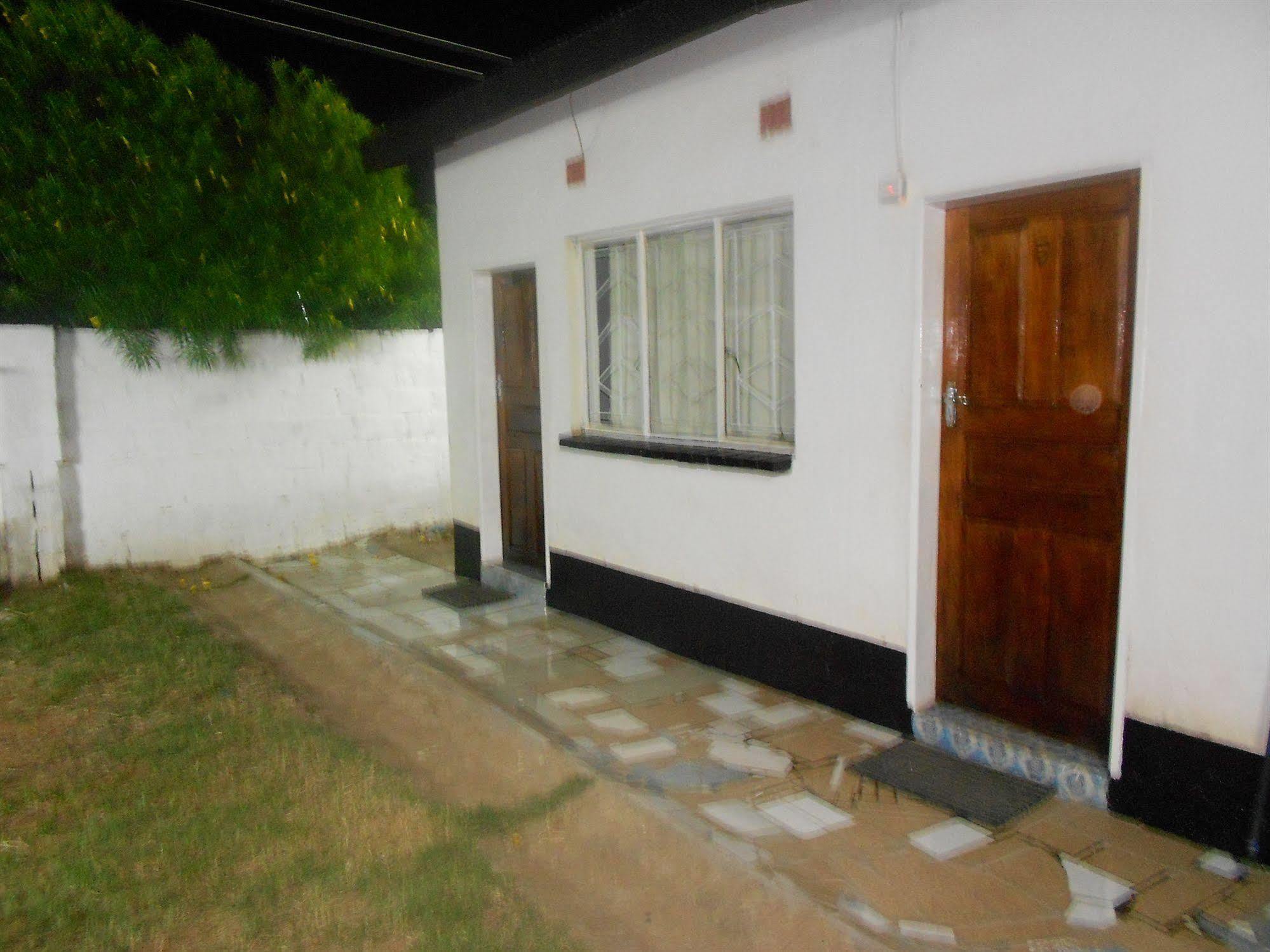 Comfort Corner Guesthouse Ливингстон Экстерьер фото