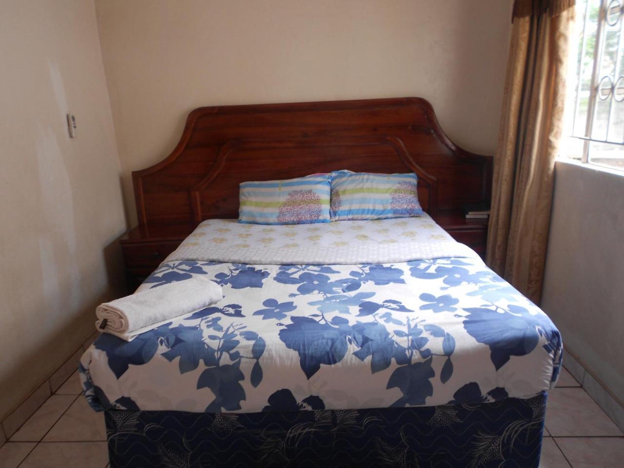 Comfort Corner Guesthouse Ливингстон Экстерьер фото